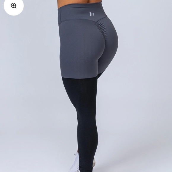 Muscle Nation Two Tone Scrunch Leggings - Shadow Grey / Black - Picture 2 of 4